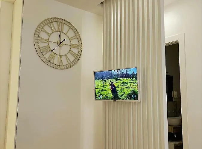 Wood & White Home